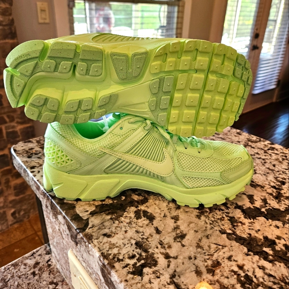 Men Nike Zoom Vomero 5 NWT - Picture 5 of 7